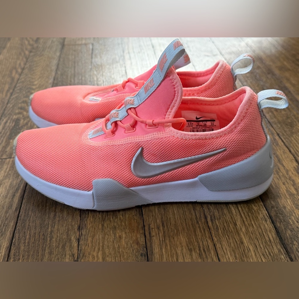 NIKE Ashin Modern Youth Size 5.5Y Pink Metallic Silver Running/Casual - Picture 5 of 6